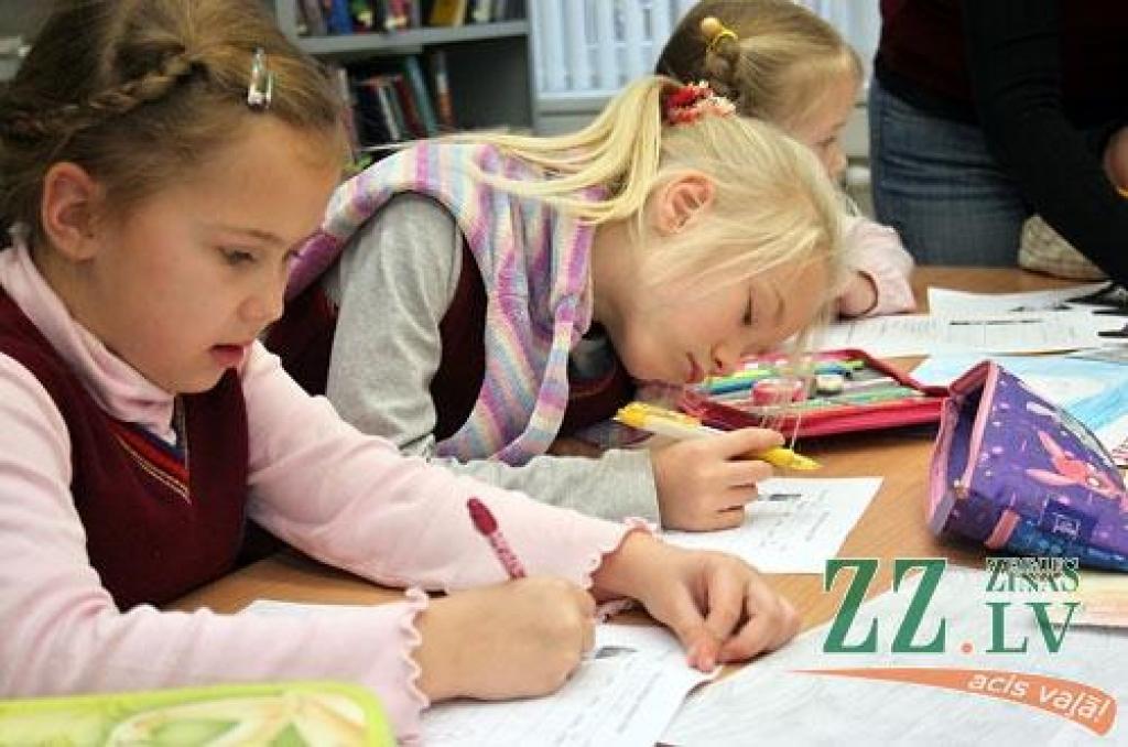 Līdz Ziemassvētku brīvdienām vai ik katrs skolēns var paspēt izlasīt piecas grāmatas, ko šogad piedāvā Latvijas Nacionālās bibliotēka tradicionālajā lasītprieka veicināšanas pasākums «Bērnu žūrija». Tomēr grāmatu gan visiem...