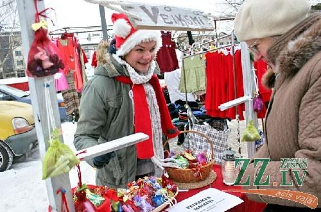 19.decembrī, Jelgavas centrā, Hercoga Jēkaba laukumā notika ikgadējais Ziemassvētku tirdziņš.