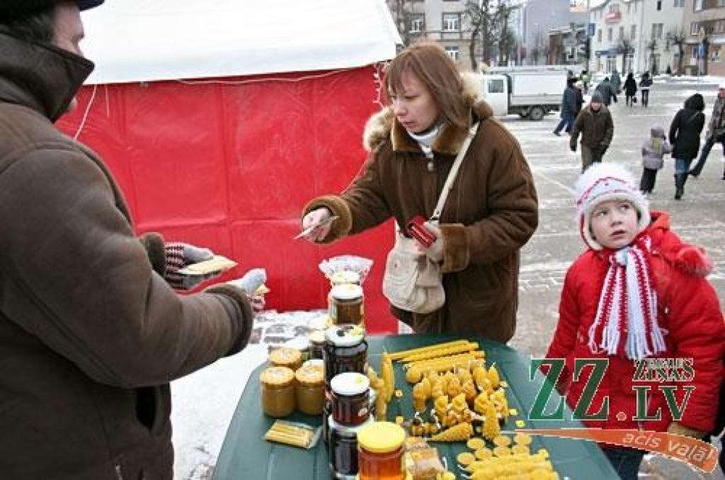 19.decembrī, Jelgavas centrā, Hercoga Jēkaba laukumā notika ikgadējais Ziemassvētku tirdziņš.