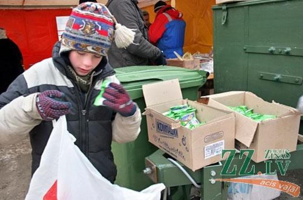 19.decembrī, Jelgavas centrā, Hercoga Jēkaba laukumā notika ikgadējais Ziemassvētku tirdziņš.
