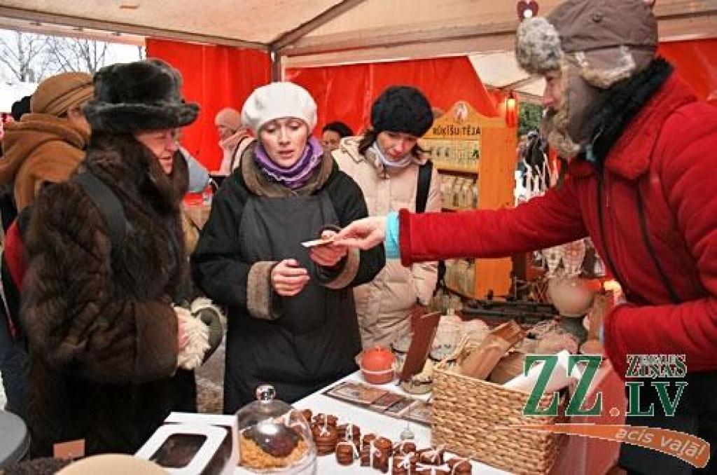 19.decembrī, Jelgavas centrā, Hercoga Jēkaba laukumā notika ikgadējais Ziemassvētku tirdziņš.