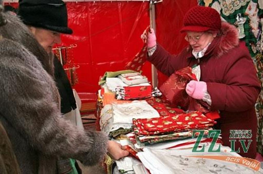 19.decembrī, Jelgavas centrā, Hercoga Jēkaba laukumā notika ikgadējais Ziemassvētku tirdziņš.