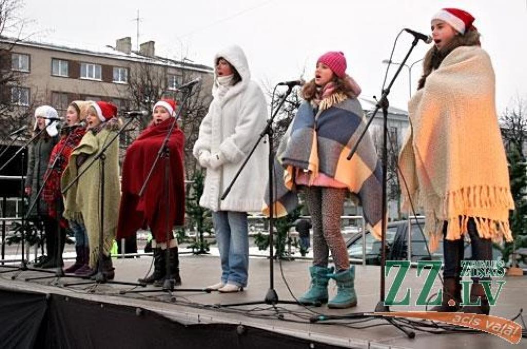 19.decembrī, Jelgavas centrā, Hercoga Jēkaba laukumā notika ikgadējais Ziemassvētku tirdziņš.