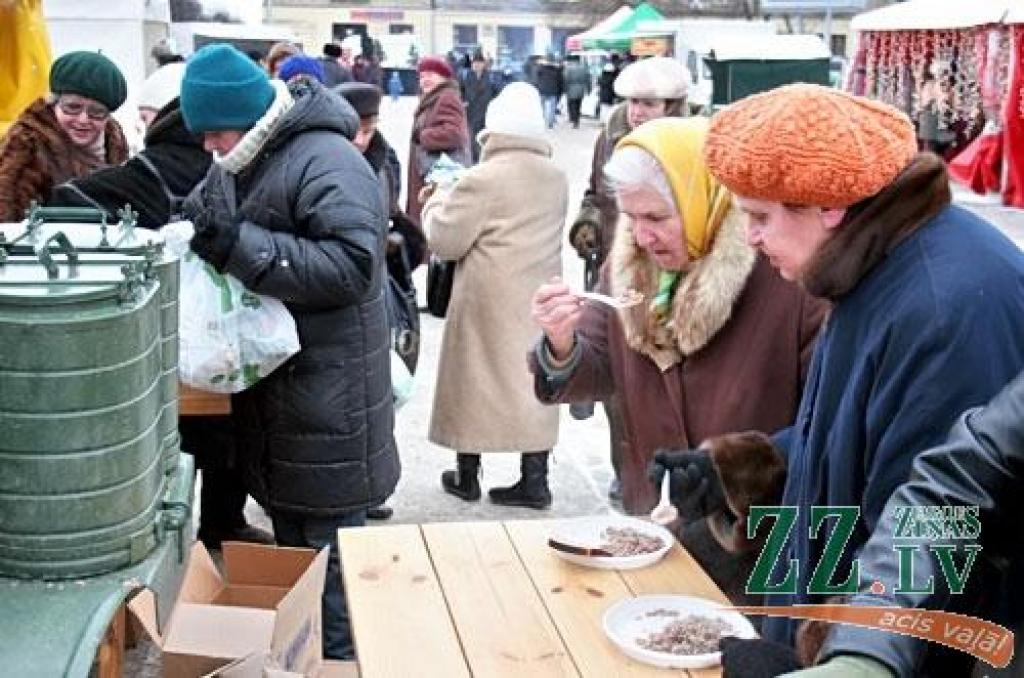 19.decembrī, Jelgavas centrā, Hercoga Jēkaba laukumā notika ikgadējais Ziemassvētku tirdziņš.