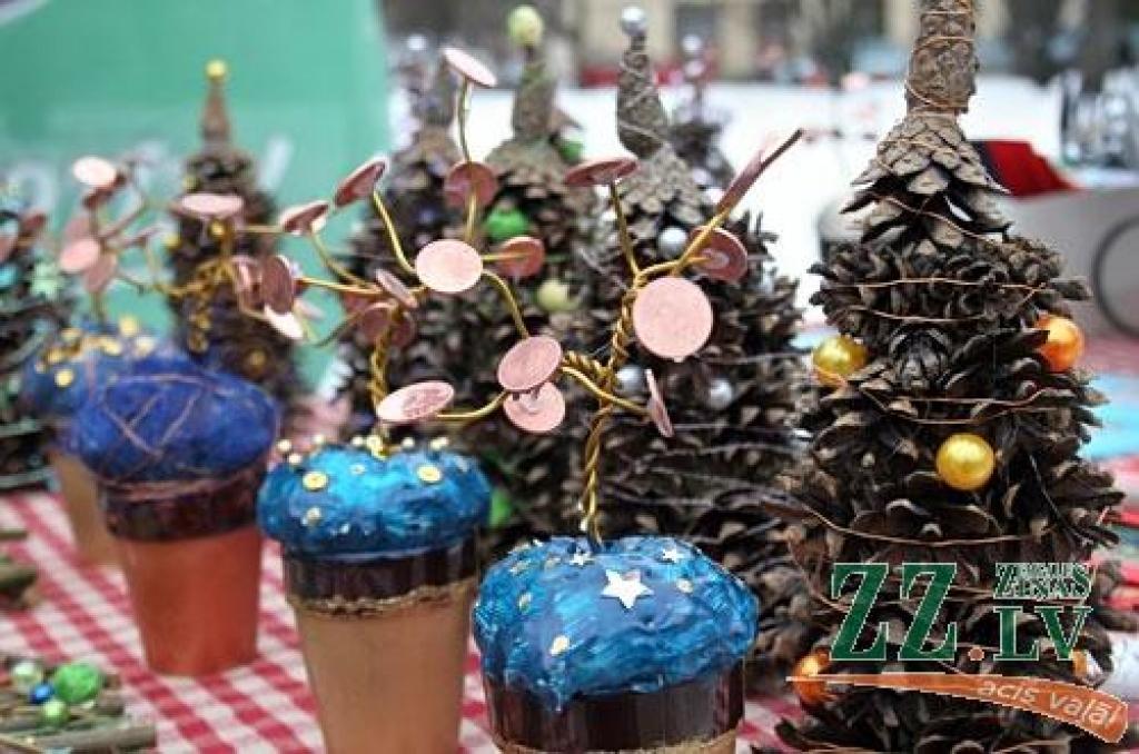 19.decembrī, Jelgavas centrā, Hercoga Jēkaba laukumā notika ikgadējais Ziemassvētku tirdziņš.