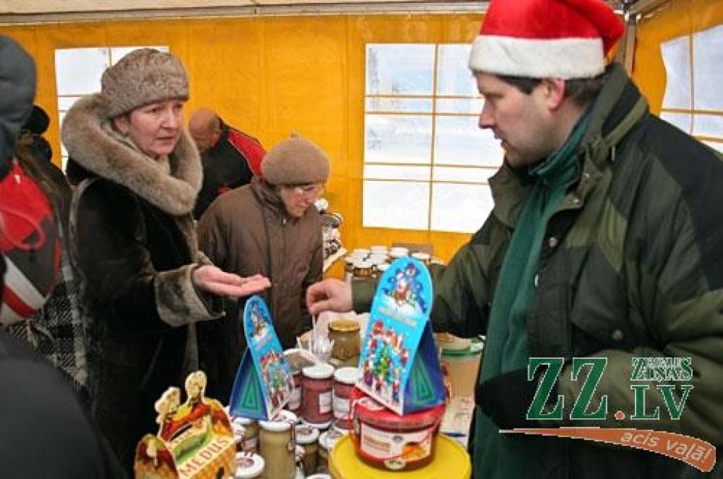 19.decembrī, Jelgavas centrā, Hercoga Jēkaba laukumā notika ikgadējais Ziemassvētku tirdziņš.