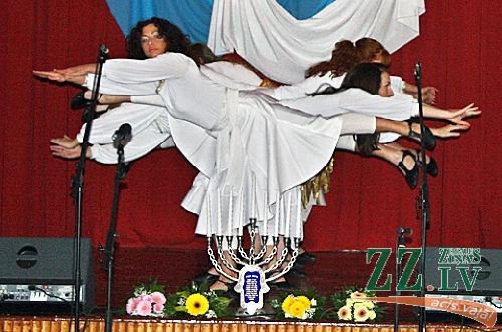 20.decembrī Jelgavas Amatu skolas aktu zālē notika Ebreju kultūras nedēļas noslēguma koncerts «Hanuka» – «חנוכה».

Koncertā ar ebreju tradicionālo deju priekšnesumiem uzstājās Jelgavas ebreju biedrības deju kolektīvs «Simha» (vadītājs...