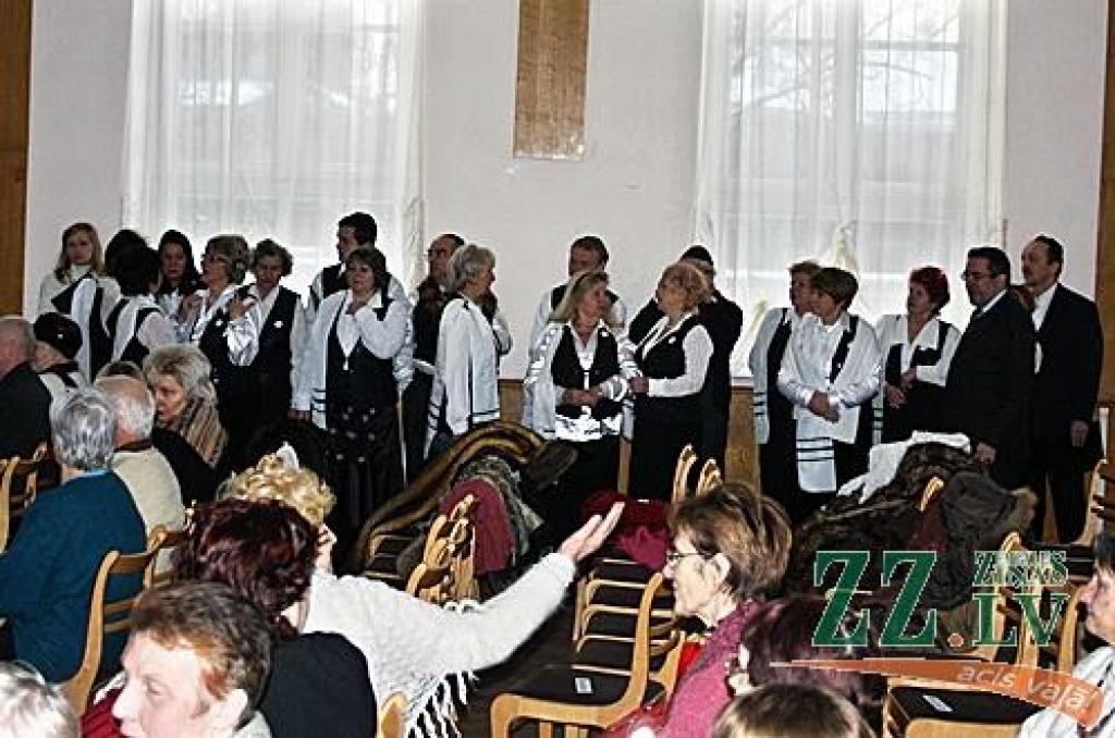 20.decembrī Jelgavas Amatu skolas aktu zālē notika Ebreju kultūras nedēļas noslēguma koncerts «Hanuka» – «חנוכה».

Koncertā ar ebreju tradicionālo deju priekšnesumiem uzstājās Jelgavas ebreju biedrības deju kolektīvs «Simha» (vadītājs...