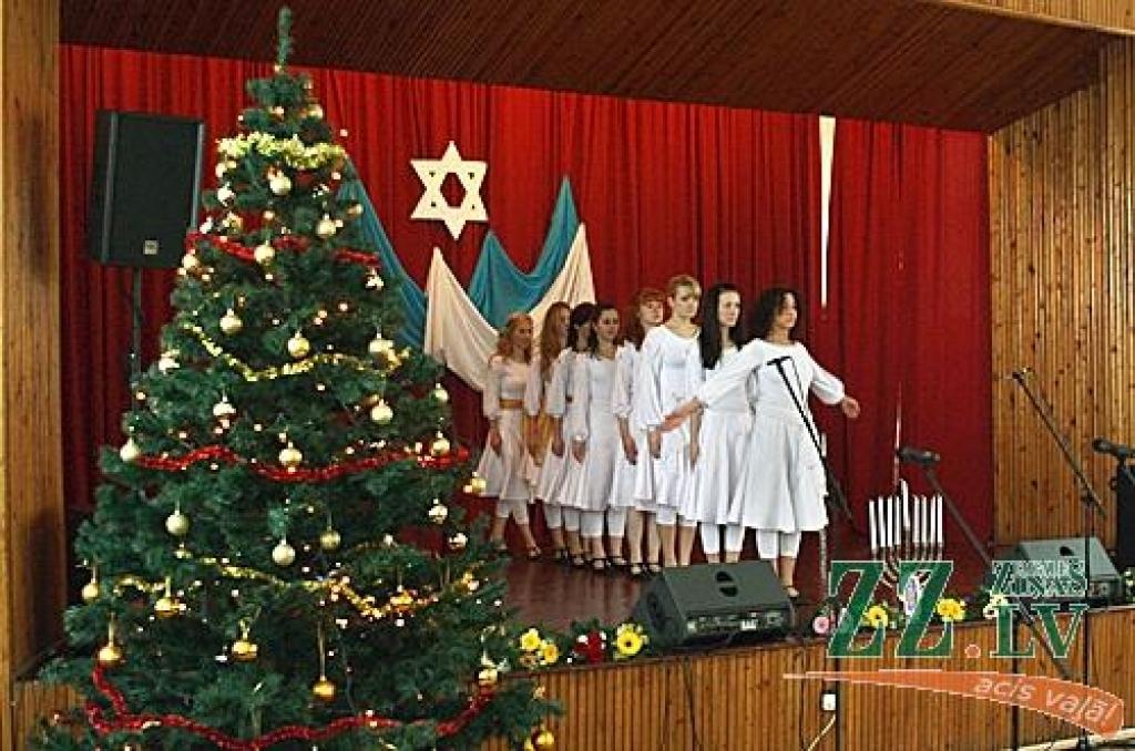 20.decembrī Jelgavas Amatu skolas aktu zālē notika Ebreju kultūras nedēļas noslēguma koncerts «Hanuka» – «חנוכה».

Koncertā ar ebreju tradicionālo deju priekšnesumiem uzstājās Jelgavas ebreju biedrības deju kolektīvs «Simha» (vadītājs...