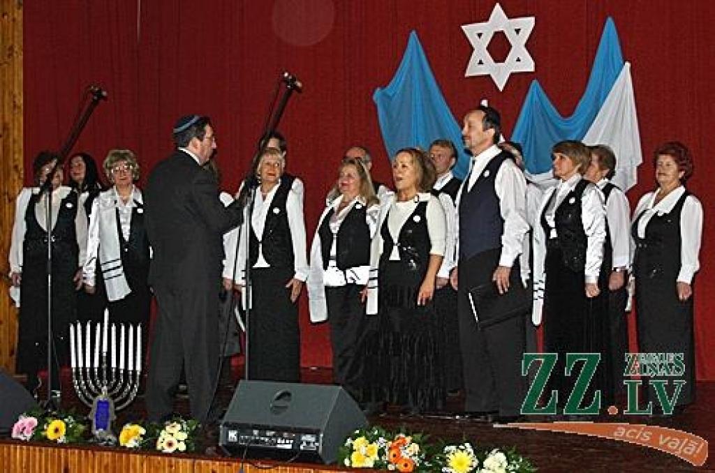 20.decembrī Jelgavas Amatu skolas aktu zālē notika Ebreju kultūras nedēļas noslēguma koncerts «Hanuka» – «חנוכה».

Koncertā ar ebreju tradicionālo deju priekšnesumiem uzstājās Jelgavas ebreju biedrības deju kolektīvs «Simha» (vadītājs...