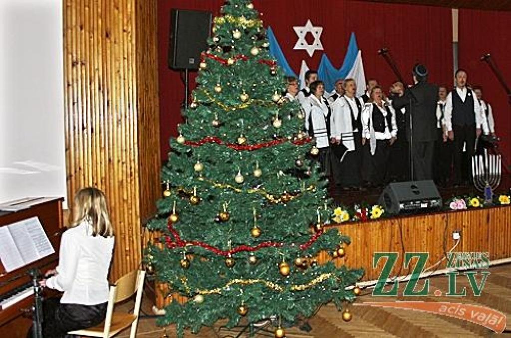 20.decembrī Jelgavas Amatu skolas aktu zālē notika Ebreju kultūras nedēļas noslēguma koncerts «Hanuka» – «חנוכה».

Koncertā ar ebreju tradicionālo deju priekšnesumiem uzstājās Jelgavas ebreju biedrības deju kolektīvs «Simha» (vadītājs...