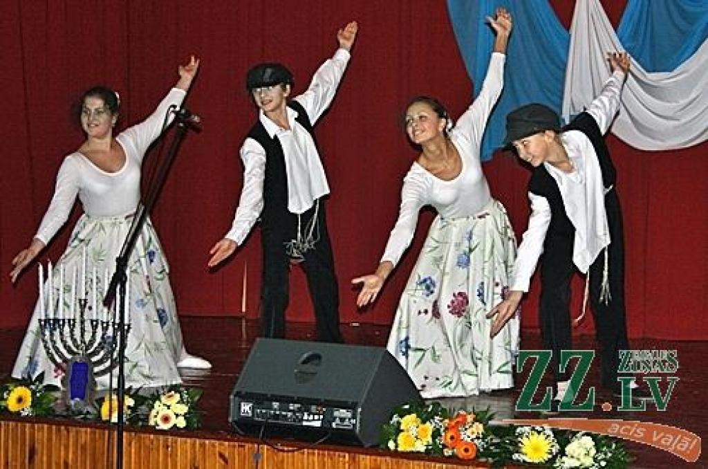 20.decembrī Jelgavas Amatu skolas aktu zālē notika Ebreju kultūras nedēļas noslēguma koncerts «Hanuka» – «חנוכה».

Koncertā ar ebreju tradicionālo deju priekšnesumiem uzstājās Jelgavas ebreju biedrības deju kolektīvs «Simha» (vadītājs...