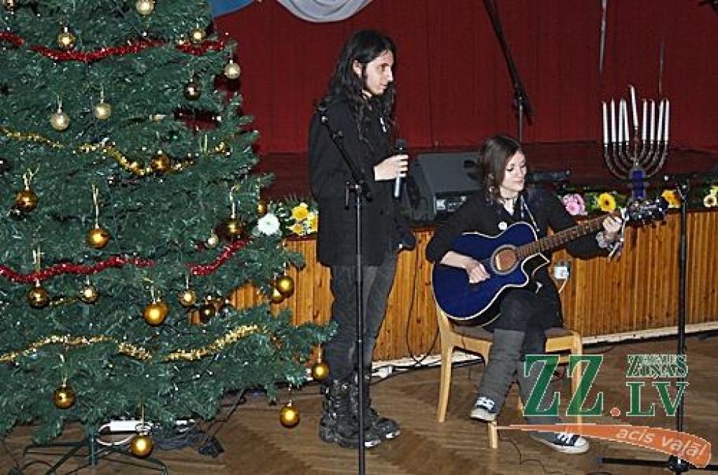 20.decembrī Jelgavas Amatu skolas aktu zālē notika Ebreju kultūras nedēļas noslēguma koncerts «Hanuka» – «חנוכה».

Koncertā ar ebreju tradicionālo deju priekšnesumiem uzstājās Jelgavas ebreju biedrības deju kolektīvs «Simha» (vadītājs...