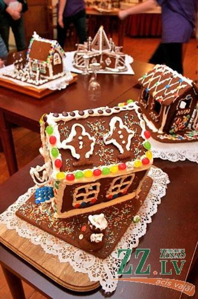 No 8. līdz 15.decembrim Pārtikas tehnoloģijas fakultātes (PTF) Uztura katedras mācību virtuvē, 79.telpā, Jelgavas pilī notiks konkursa darbu izstāde, bet pēc tam piparkūku mājiņas tiks nodotas labdarībai un atbalstītājiem.
«Pirmajai...