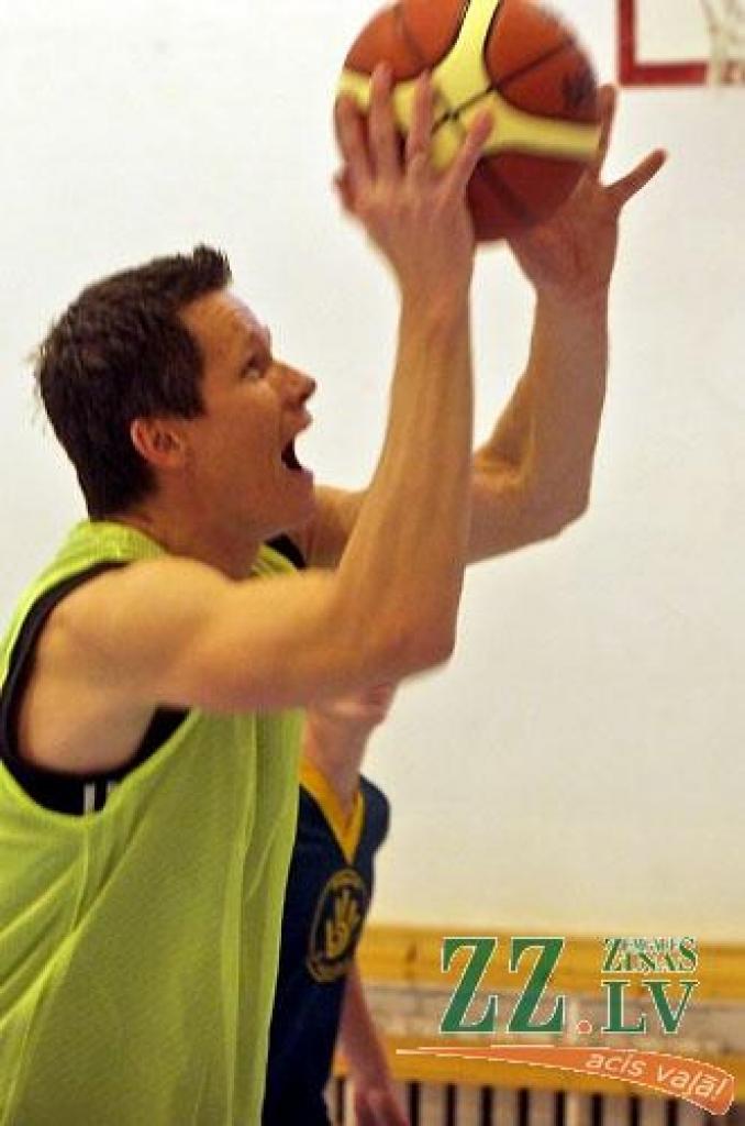 1.decembrī Jelgavas 5.vidusskolā skolēni tikās ar leģendāro basketbolistu un neseno sporta ierēdni Edgaru Šnepu. Tikšanos organizēja Sabiedrības integrācijas birojs pasākumu cikla «Izcilas personības – jelgavnieki» gaitā.