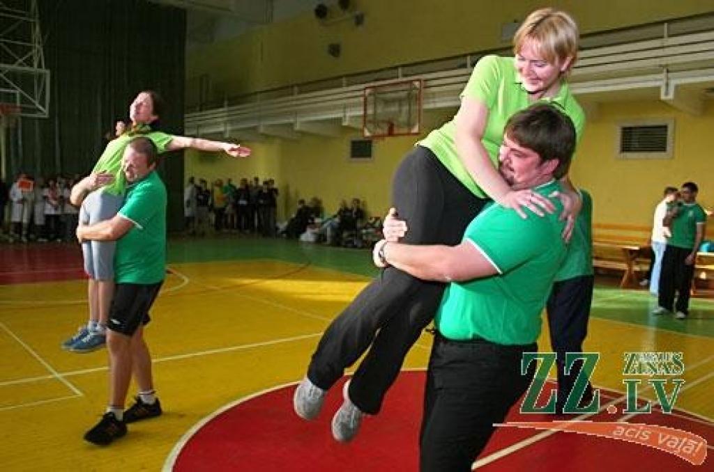 Visas fakultātes un kopumā 11 struktūrvienības bija pārstāvētas LLU gadskārtējā darbinieku sporta dienā, lai mērotos spēkiem dažādās sacensībās.
Sporta namā bija jāierodas ar jau izpildītu mājasdarbu par tēmu «Kā pavadījāt divu nedēļu...