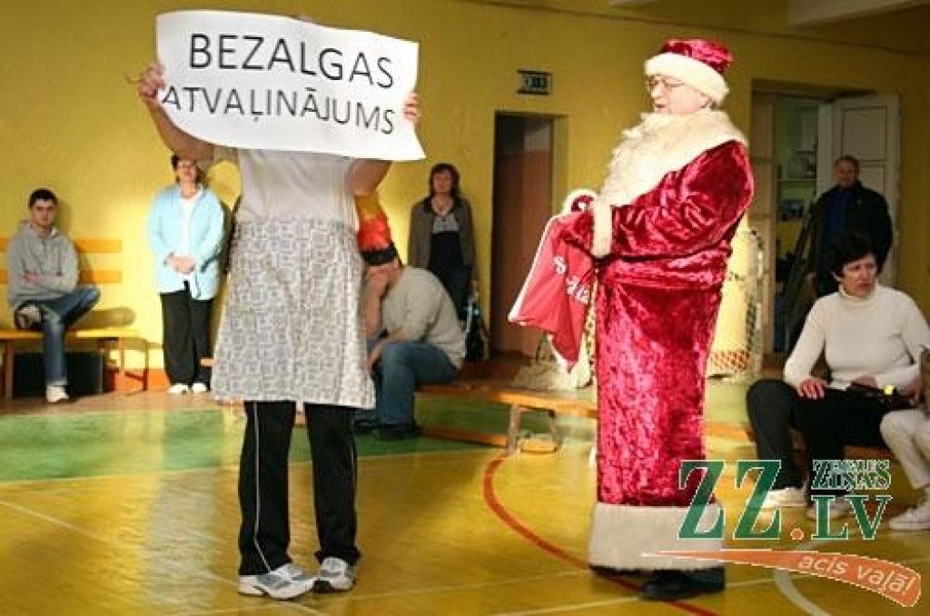 Visas fakultātes un kopumā 11 struktūrvienības bija pārstāvētas LLU gadskārtējā darbinieku sporta dienā, lai mērotos spēkiem dažādās sacensībās.
Sporta namā bija jāierodas ar jau izpildītu mājasdarbu par tēmu «Kā pavadījāt divu nedēļu...