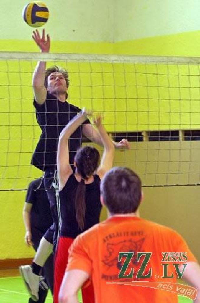 Visas fakultātes un kopumā 11 struktūrvienības bija pārstāvētas LLU gadskārtējā darbinieku sporta dienā, lai mērotos spēkiem dažādās sacensībās.
Sporta namā bija jāierodas ar jau izpildītu mājasdarbu par tēmu «Kā pavadījāt divu nedēļu...