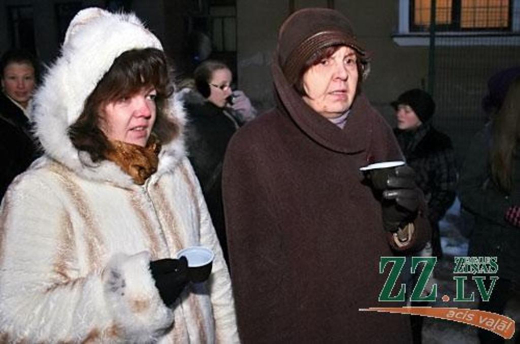 Turpinot vairāk nekā 10 gadu tradīciju, atmodas laikā dibinātās Spīdolas ģimnāzijas pagalmā šorīt kurināja ugunskuru 1991.gada barikāžu atcerei. Piedalījās vecāko klašu skolēni, kuri ir dzimuši barikāžu laikā, pedagogi un audzēkņu vecāki –...