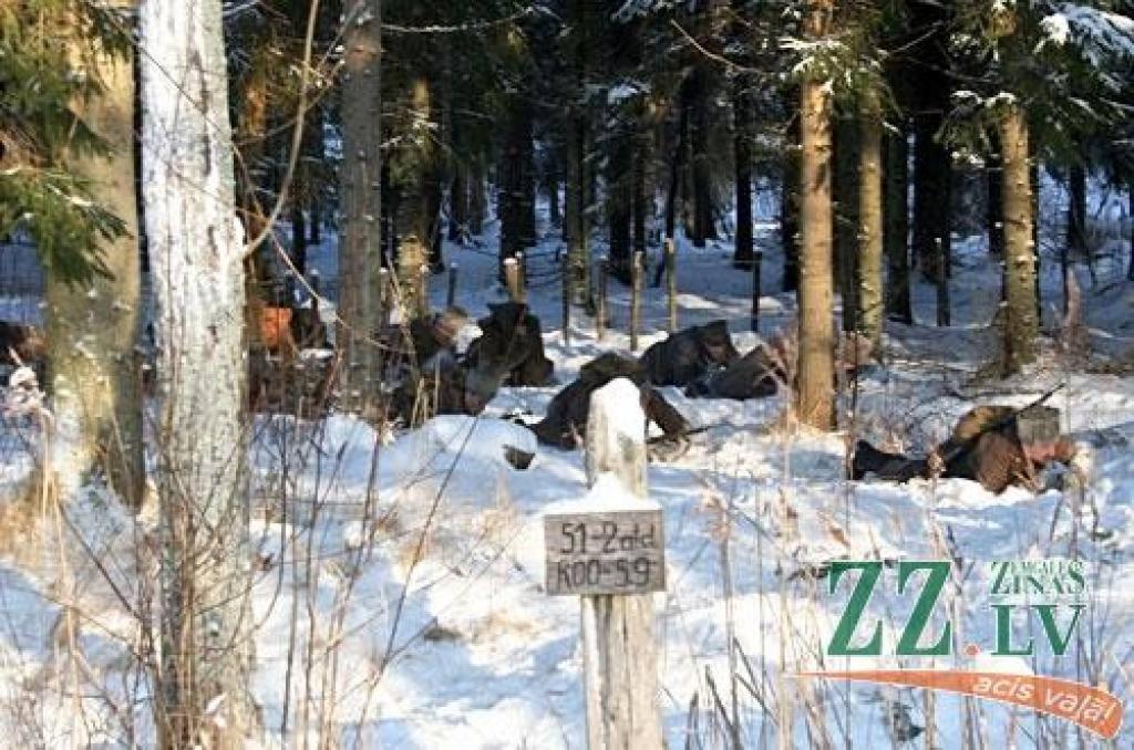 Vairāki simti ģimeņu, draugu un kolēģu, kara vēstures entuziastu, jaunsargu, skautu un gaidu sestdien, 9.janvārī, pulcējās tradicionālajā latviešu strēlnieku Ziemassvētku kauju atceres pasākumā, kas notika Latvijas Kara muzeja filiālē...