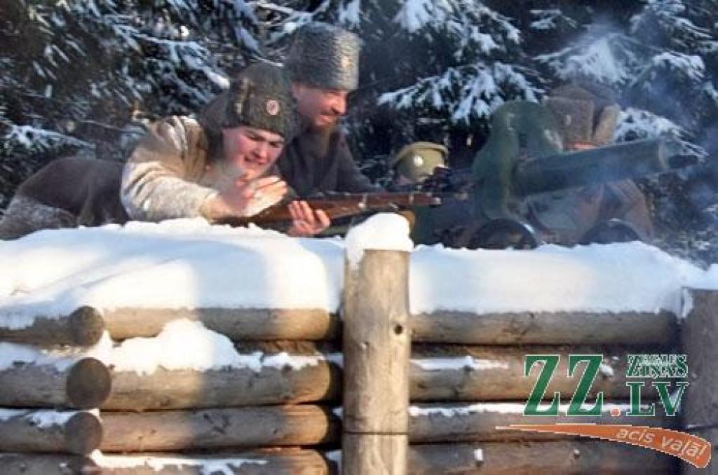 Vairāki simti ģimeņu, draugu un kolēģu, kara vēstures entuziastu, jaunsargu, skautu un gaidu sestdien, 9.janvārī, pulcējās tradicionālajā latviešu strēlnieku Ziemassvētku kauju atceres pasākumā, kas notika Latvijas Kara muzeja filiālē...