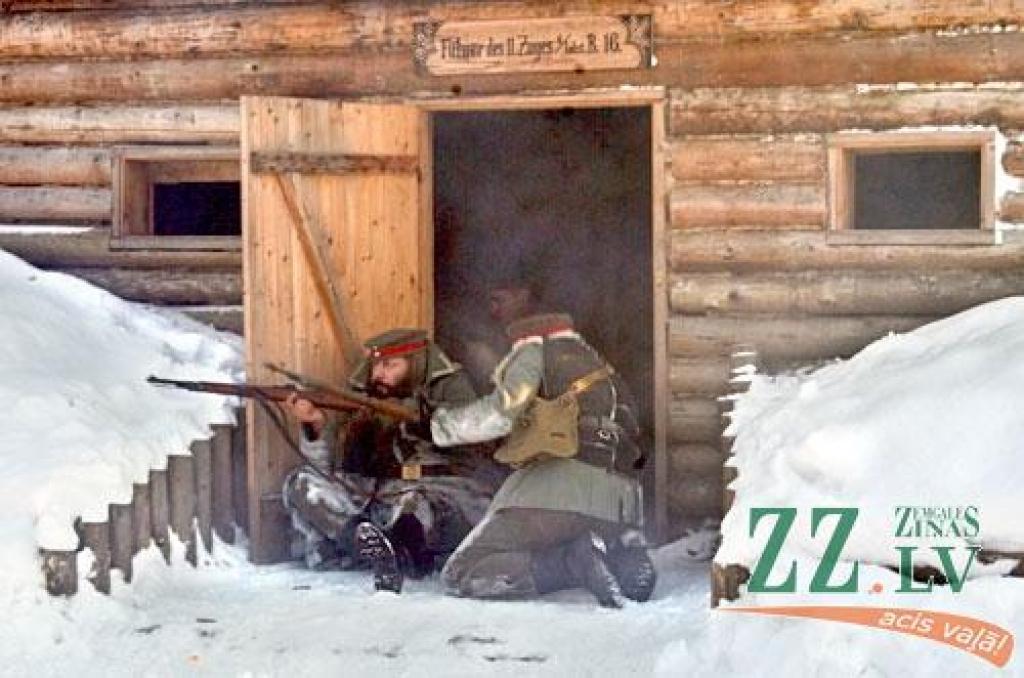 Vairāki simti ģimeņu, draugu un kolēģu, kara vēstures entuziastu, jaunsargu, skautu un gaidu sestdien, 9.janvārī, pulcējās tradicionālajā latviešu strēlnieku Ziemassvētku kauju atceres pasākumā, kas notika Latvijas Kara muzeja filiālē...