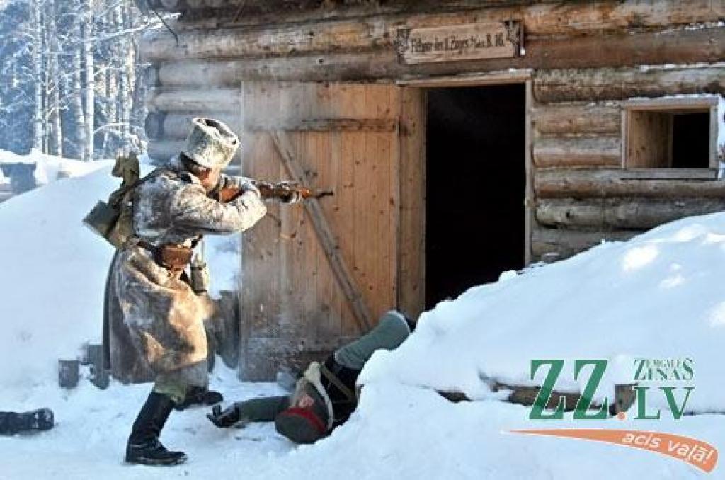 Vairāki simti ģimeņu, draugu un kolēģu, kara vēstures entuziastu, jaunsargu, skautu un gaidu sestdien, 9.janvārī, pulcējās tradicionālajā latviešu strēlnieku Ziemassvētku kauju atceres pasākumā, kas notika Latvijas Kara muzeja filiālē...
