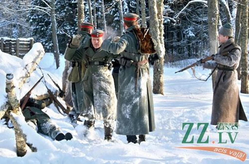 Vairāki simti ģimeņu, draugu un kolēģu, kara vēstures entuziastu, jaunsargu, skautu un gaidu sestdien, 9.janvārī, pulcējās tradicionālajā latviešu strēlnieku Ziemassvētku kauju atceres pasākumā, kas notika Latvijas Kara muzeja filiālē...