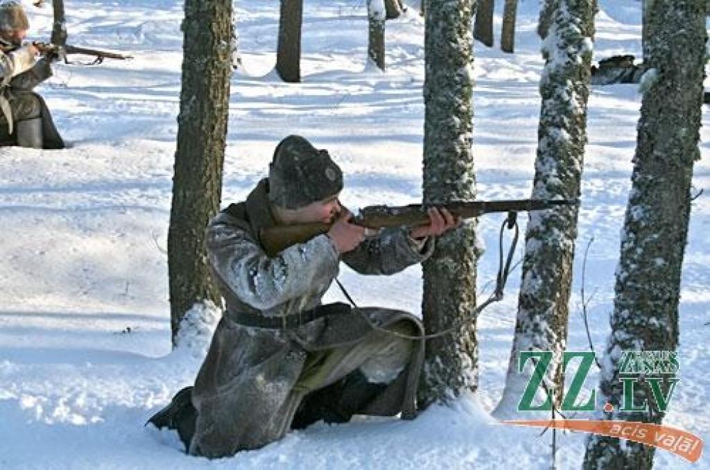 Vairāki simti ģimeņu, draugu un kolēģu, kara vēstures entuziastu, jaunsargu, skautu un gaidu sestdien, 9.janvārī, pulcējās tradicionālajā latviešu strēlnieku Ziemassvētku kauju atceres pasākumā, kas notika Latvijas Kara muzeja filiālē...
