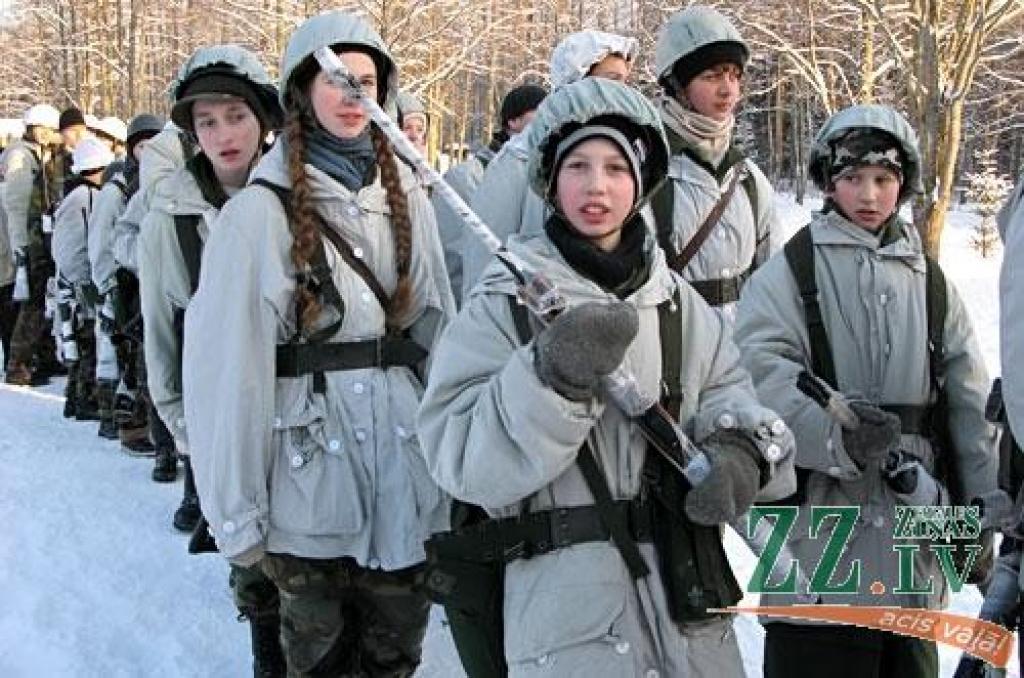 Vairāki simti ģimeņu, draugu un kolēģu, kara vēstures entuziastu, jaunsargu, skautu un gaidu sestdien, 9.janvārī, pulcējās tradicionālajā latviešu strēlnieku Ziemassvētku kauju atceres pasākumā, kas notika Latvijas Kara muzeja filiālē...