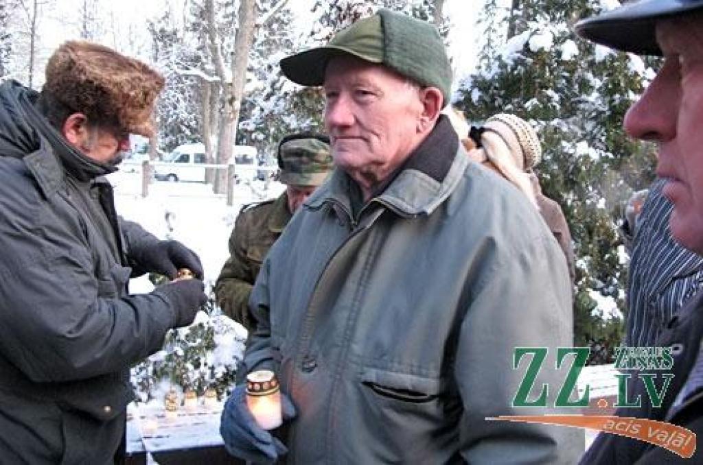 Vairāki simti ģimeņu, draugu un kolēģu, kara vēstures entuziastu, jaunsargu, skautu un gaidu sestdien, 9.janvārī, pulcējās tradicionālajā latviešu strēlnieku Ziemassvētku kauju atceres pasākumā, kas notika Latvijas Kara muzeja filiālē...