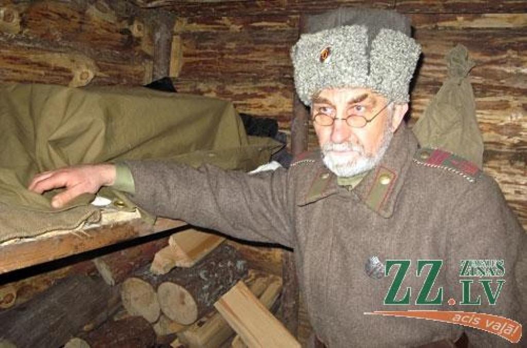 Vairāki simti ģimeņu, draugu un kolēģu, kara vēstures entuziastu, jaunsargu, skautu un gaidu sestdien, 9.janvārī, pulcējās tradicionālajā latviešu strēlnieku Ziemassvētku kauju atceres pasākumā, kas notika Latvijas Kara muzeja filiālē...