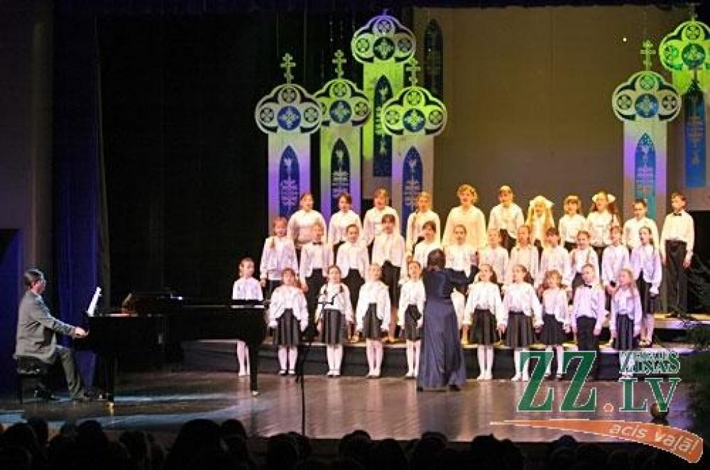 9.janvārī Jelgavas kultūras namā notika pareizticīgo Ziemassvētku koncerts «Ceļā...». Koncertā piedalījās Jelgavas 4.vidusskolas meiteņu koris «Spīgo», Jelgavas 2.pamatskolas folkloras koris «Zvoņņica», Sv.Simeona un Sv.Annas pareizticīgo...