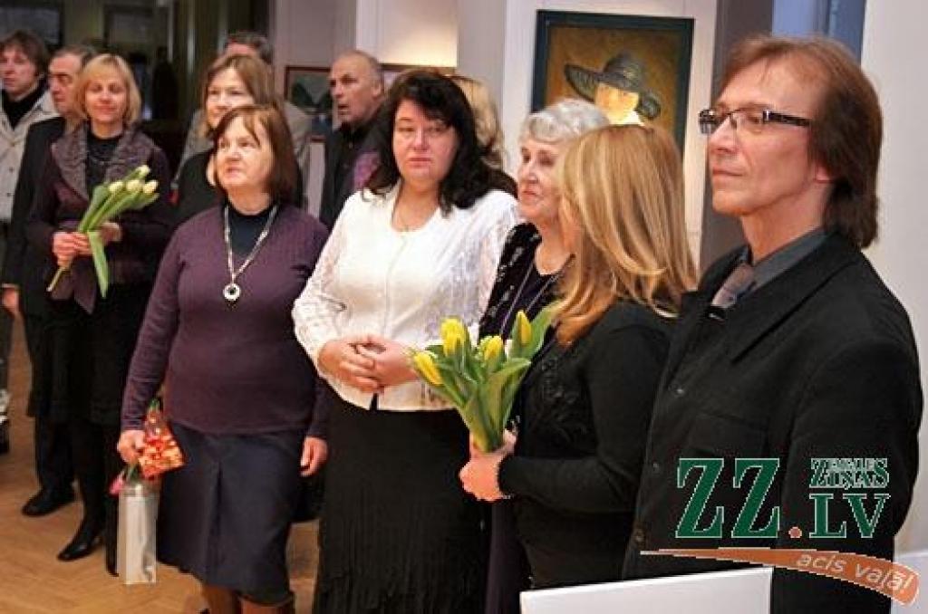 Jelgavas kultūras nams 2010.izstāžu gadu sāka ceturtdien uzreiz ar četru jaunu ekspozīciju atvēršanu. Visu jaunizstādīto darbu autori ir Jelgavas Tautas gleznošanas studijas dalībnieki, kas māku vizuāli izpausties papildina pie pedagogiem...