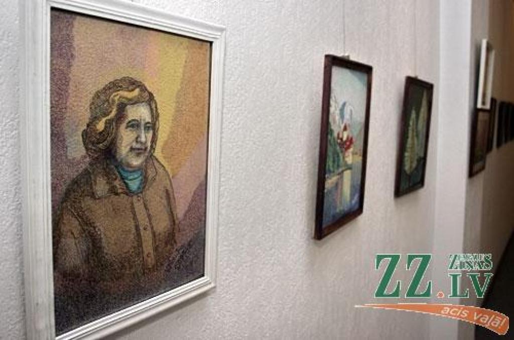 Jelgavas kultūras nams 2010.izstāžu gadu sāka ceturtdien uzreiz ar četru jaunu ekspozīciju atvēršanu. Visu jaunizstādīto darbu autori ir Jelgavas Tautas gleznošanas studijas dalībnieki, kas māku vizuāli izpausties papildina pie pedagogiem...