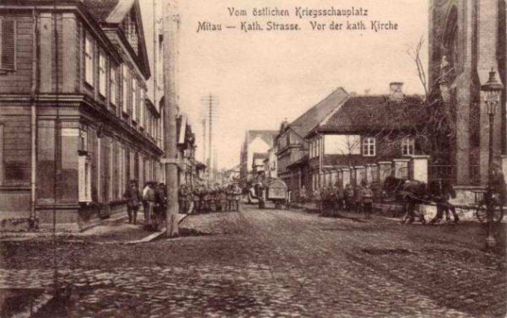 Vācu karavīri pie katoļu katedrāles Pirmā Pasaules kara laikā
Autors: portāla zz.lv redaktors