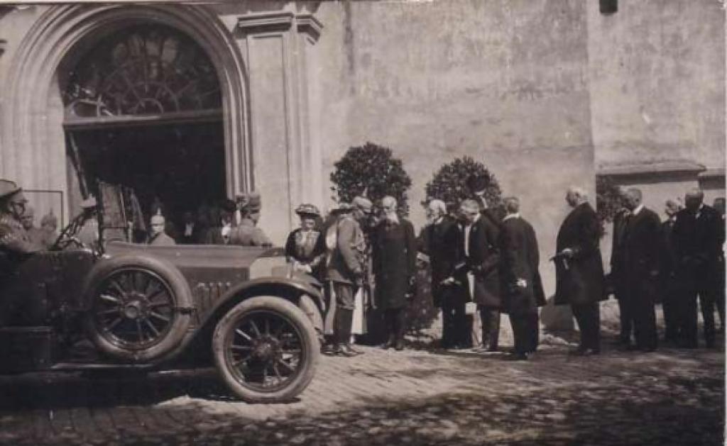 Vācijas ķeizara Vilhelma II vizītes laikā pie Sv.Trīsvienības baznīcas. No Normunda Reča kolekcijas.
Autors: portāla zz.lv redaktors