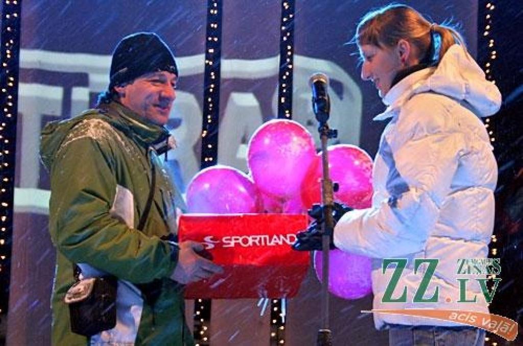 Piektdienas vakarā Uzvaras parks vēra vārtus XII Starptautiskā ledus skulptūru festivāla apmeklētājiem. Skatītāju vērtējumam nodots mākslinieku dažbrīd netradicionālais skatījums uz festivāla tēmu «Apkārt pasaulei».

Šogad festivālā dominē...
Autors: > www.zz.lv