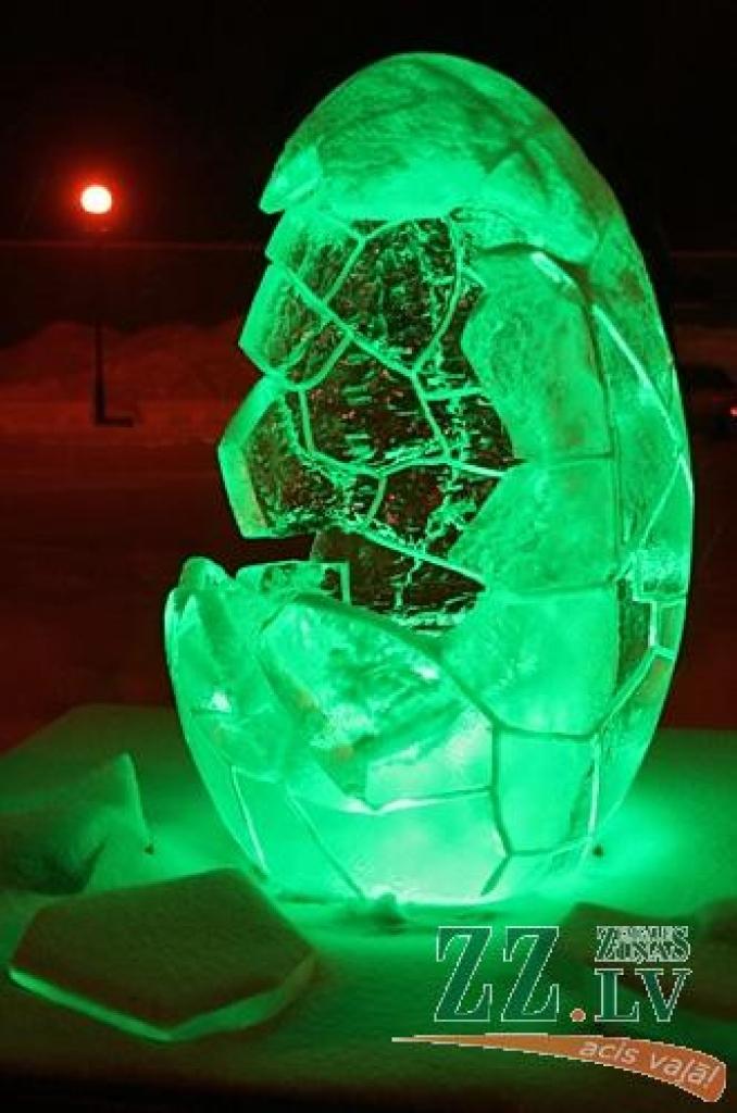 Piektdienas vakarā Uzvaras parks vēra vārtus XII Starptautiskā ledus skulptūru festivāla apmeklētājiem. Skatītāju vērtējumam nodots mākslinieku dažbrīd netradicionālais skatījums uz festivāla tēmu «Apkārt pasaulei».

Šogad festivālā dominē...
Autors: > www.zz.lv