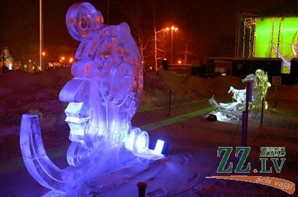 Piektdienas vakarā Uzvaras parks vēra vārtus XII Starptautiskā ledus skulptūru festivāla apmeklētājiem. Skatītāju vērtējumam nodots mākslinieku dažbrīd netradicionālais skatījums uz festivāla tēmu «Apkārt pasaulei».

Šogad festivālā dominē...
Autors: > www.zz.lv