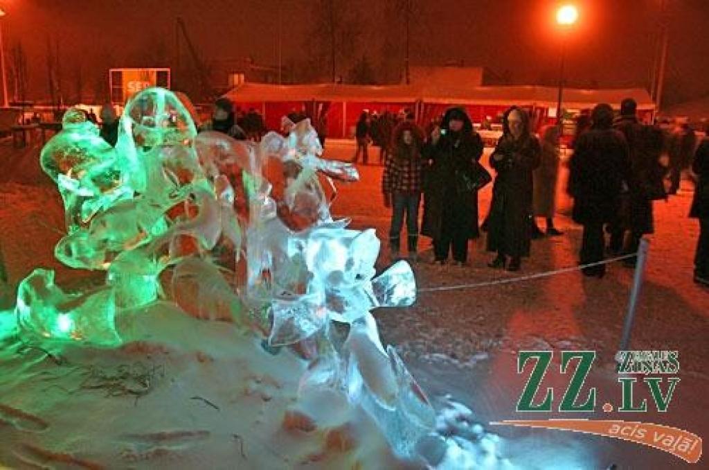 Piektdienas vakarā Uzvaras parks vēra vārtus XII Starptautiskā ledus skulptūru festivāla apmeklētājiem. Skatītāju vērtējumam nodots mākslinieku dažbrīd netradicionālais skatījums uz festivāla tēmu «Apkārt pasaulei».

Šogad festivālā dominē...
Autors: > www.zz.lv