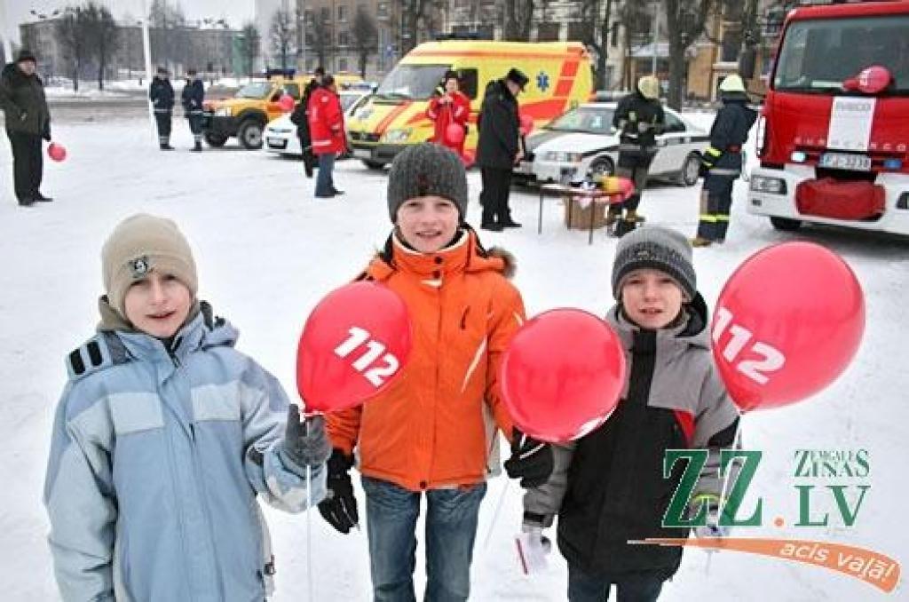Šodien Hercoga Jēkaba laukumā notika sabiedrības informēšanas kampaņa «112», kuras mērķis ir iedzīvotājiem atgādināt, kad un kādos gadījumos ir jāzvana uz «112» un kā šis numurs darbojas Latvijā un Eiropas Savienības dalībvalstīs.

Akcijas...