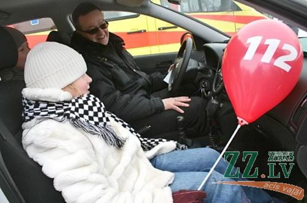 Šodien Hercoga Jēkaba laukumā notika sabiedrības informēšanas kampaņa «112», kuras mērķis ir iedzīvotājiem atgādināt, kad un kādos gadījumos ir jāzvana uz «112» un kā šis numurs darbojas Latvijā un Eiropas Savienības dalībvalstīs.
Akcijas...