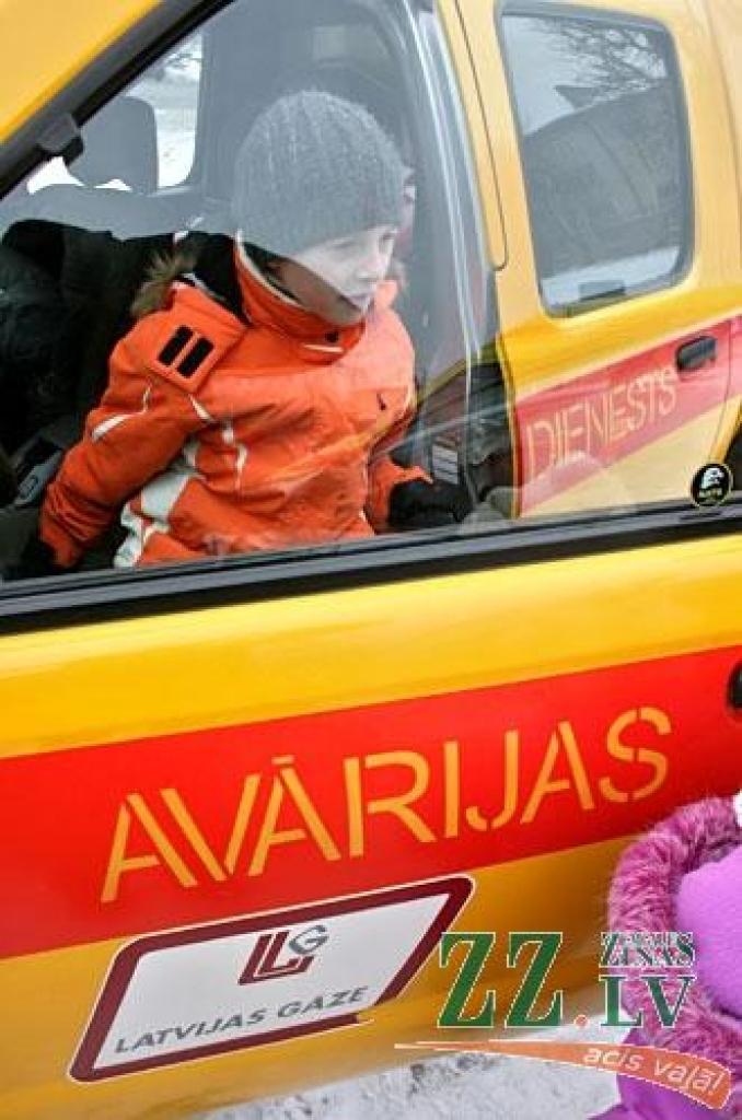 Šodien Hercoga Jēkaba laukumā notika sabiedrības informēšanas kampaņa «112», kuras mērķis ir iedzīvotājiem atgādināt, kad un kādos gadījumos ir jāzvana uz «112» un kā šis numurs darbojas Latvijā un Eiropas Savienības dalībvalstīs.
Akcijas...