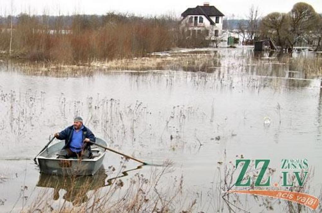 Jelgavā ceturtdien Lielupes līmenis turpināja augt, un, ja rītu sagaidījām pie 3,22 metriem, tad vakarā bija jau 3,32 metri. Plašāka pilsētas daļa var applūst pie 3,50 m līmeņa, bet jau no rīta redzējām, ka slēgta Uzvaras iela ar parku, un...
Autors: > www.zz.lv