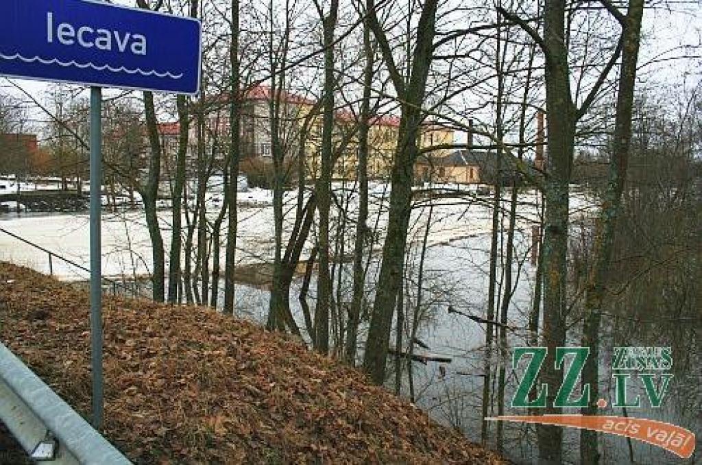 Jelgavā ceturtdien Lielupes līmenis turpināja augt, un, ja rītu sagaidījām pie 3,22 metriem, tad vakarā bija jau 3,32 metri. Plašāka pilsētas daļa var applūst pie 3,50 m līmeņa, bet jau no rīta redzējām, ka slēgta Uzvaras iela ar parku, un...
Autors: > www.zz.lv