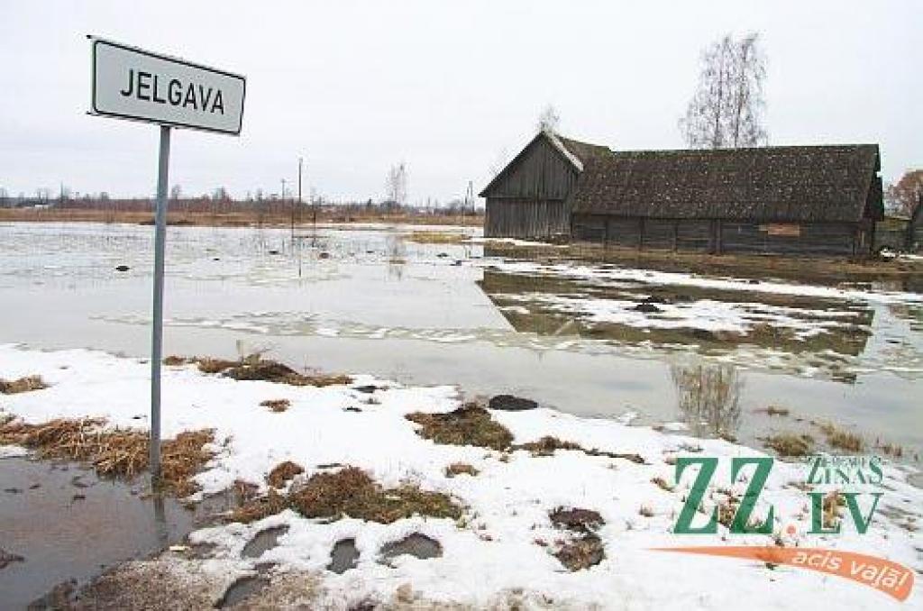 Šodien pulksten 14.30 Lielupes līmenis bija sasniedzis 311 centimetrus virs jūras līmeņa, kas tiek uzskatīti jau par trešās pakāpes riska plūdiem Jelgavā (no rīta vēl tika fiksēta otrā pakāpe). Applūdusi ceturtā daļa Jelgavas - pārsvarā...