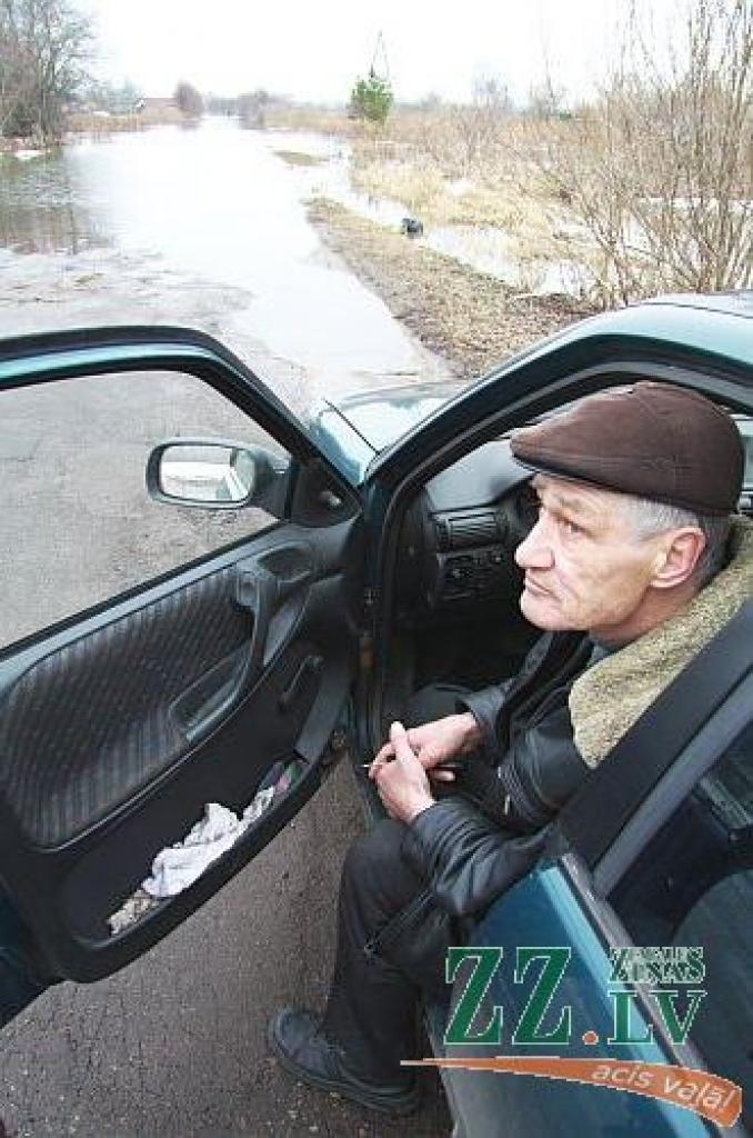 Šodien pulksten 14.30 Lielupes līmenis bija sasniedzis 311 centimetrus virs jūras līmeņa, kas tiek uzskatīti jau par trešās pakāpes riska plūdiem Jelgavā (no rīta vēl tika fiksēta otrā pakāpe). Applūdusi ceturtā daļa Jelgavas - pārsvarā...