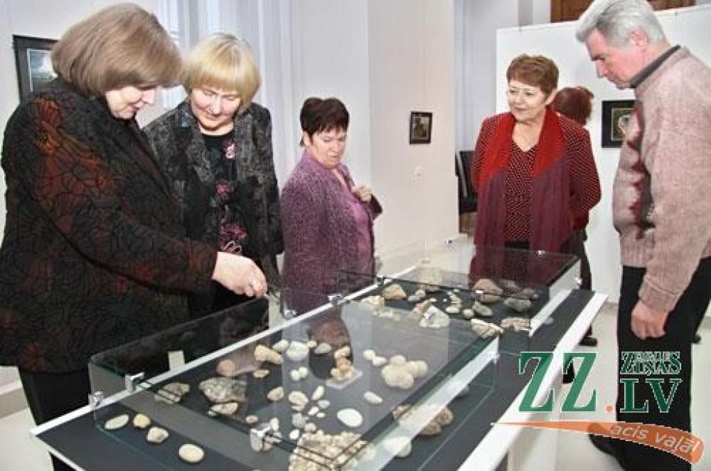 Kopš 18.marta Ģ.Eliasa Jelgavas Vēstures un mākslas muzejā skatāma Gunta Eniņa izstāde «Dabas pieminekļi Latvijas ainavā».

G.Eniņš ir pazīstams kā cilvēks, kurš jau daudzus gadus ir draugos ar mūsu zemes sirmajiem ozoliem un simtgadīgajām...