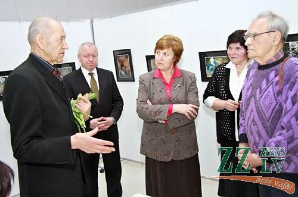 Kopš 18.marta Ģ.Eliasa Jelgavas Vēstures un mākslas muzejā skatāma Gunta Eniņa izstāde «Dabas pieminekļi Latvijas ainavā».

G.Eniņš ir pazīstams kā cilvēks, kurš jau daudzus gadus ir draugos ar mūsu zemes sirmajiem ozoliem un simtgadīgajām...